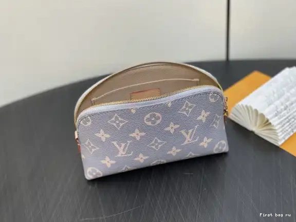 First bag ru Cosmétique PM Louis Vuitton Pochette 0630